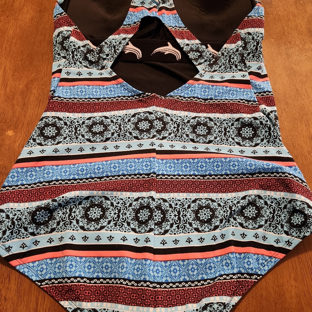 Swimwear with Striped Pattern - Picture 3 of 5